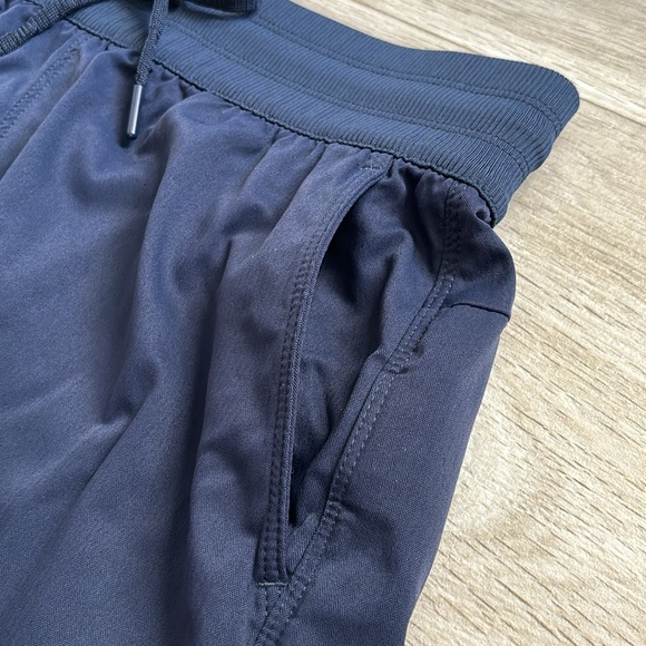 The North Face Navy Blue Shorts With Pockets Size Medium - Picture 5 of 12